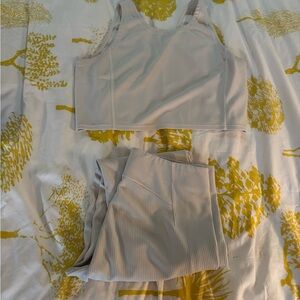 Lululemon Set: pants, shorts, and tank. Sizes in photos :)